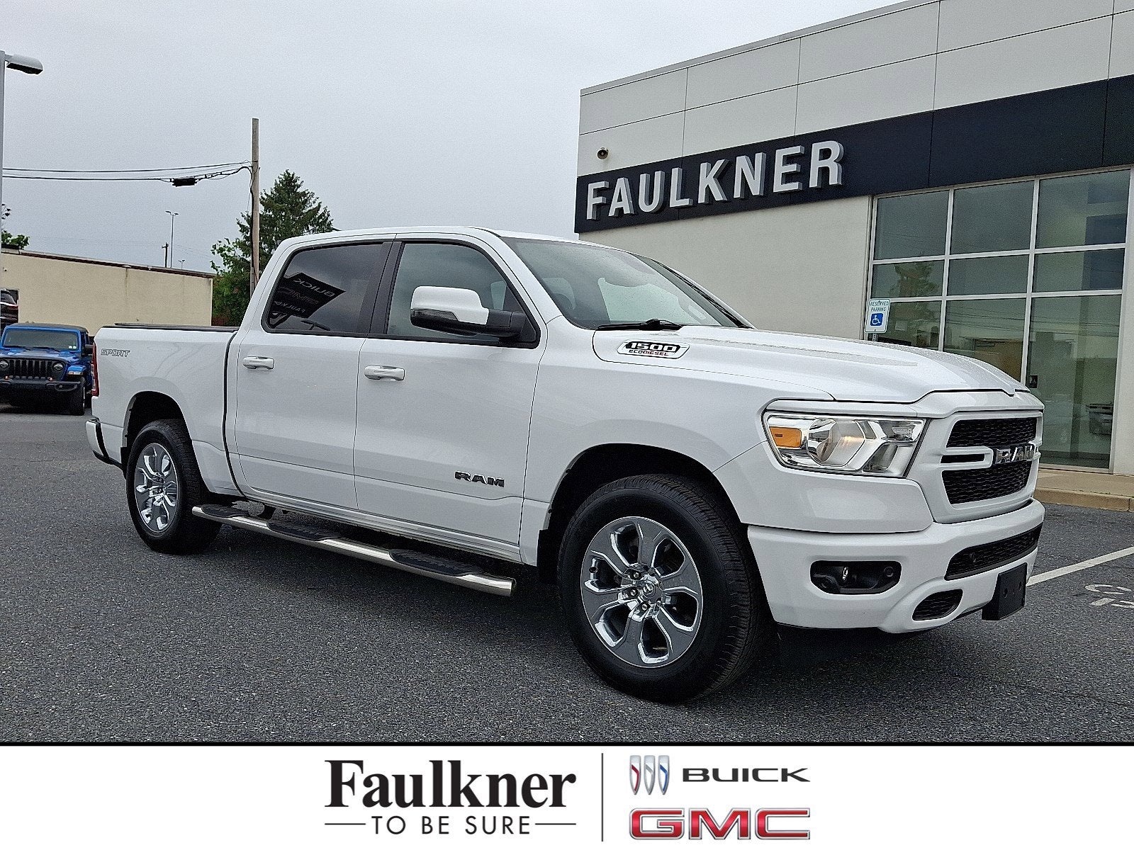 2023 RAM 1500 Big Horn Crew Cab 4x4 5'7" Box in Bright White Clearcoat — front three-quarter view