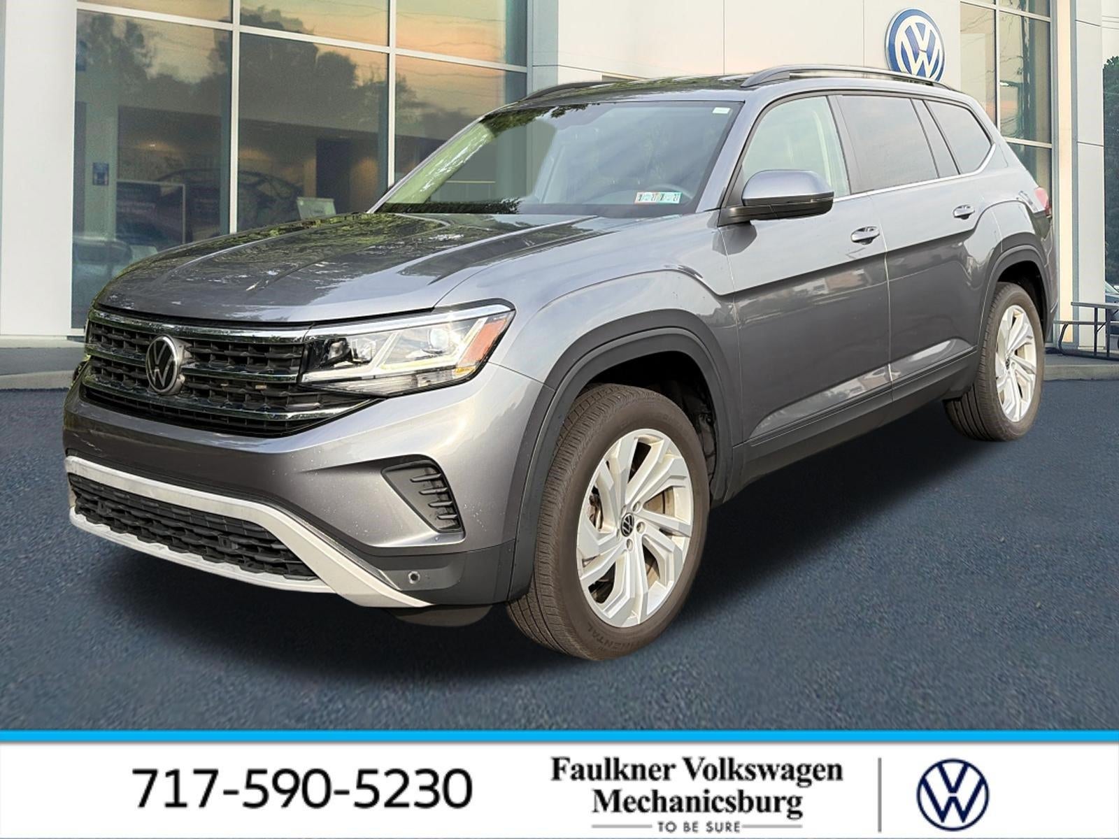 2022 Volkswagen Atlas 2.0T SE w/Technology 4MOTION in Platinum Gray Metallic — front three-quarter view