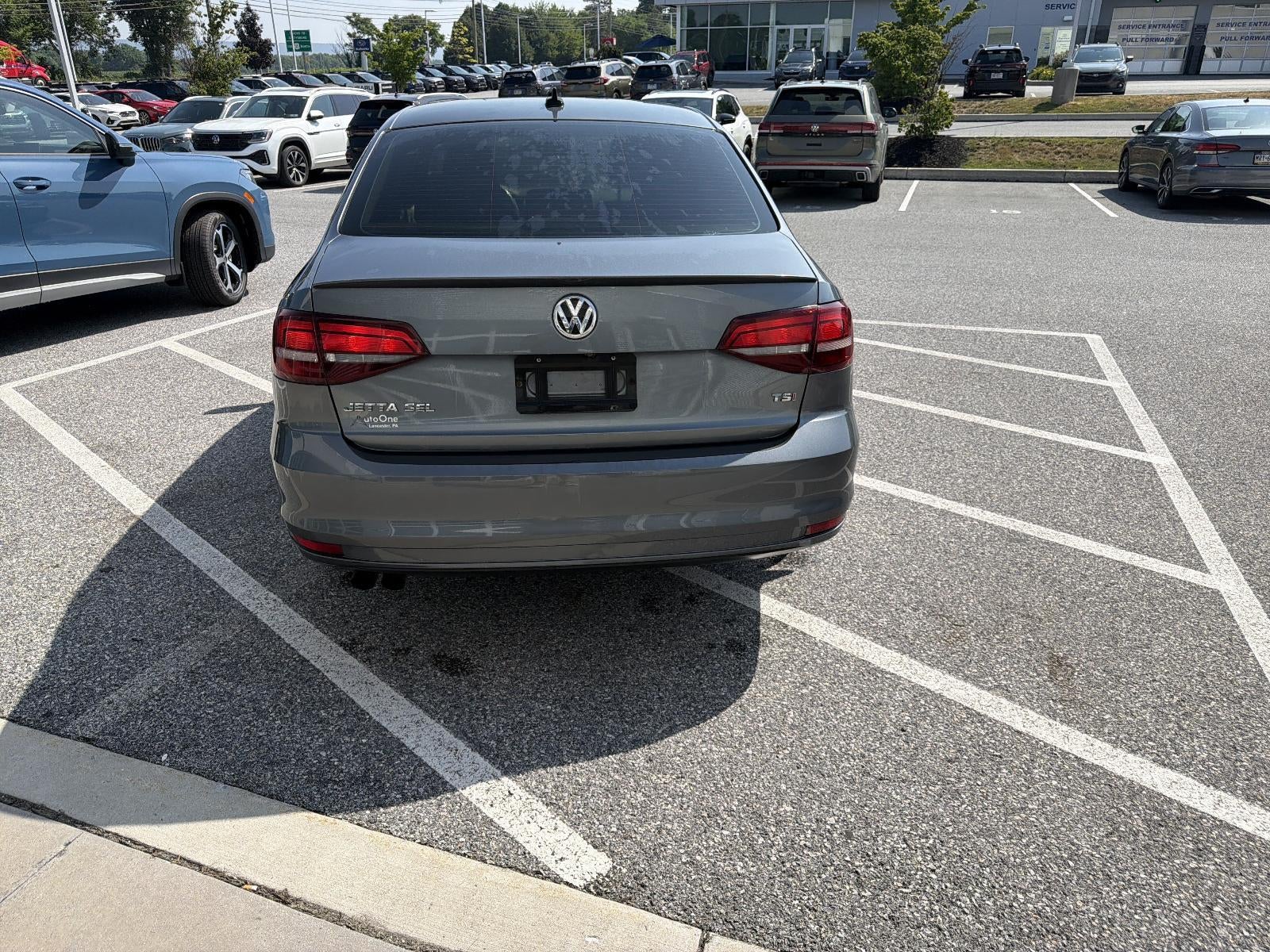2016 Volkswagen Jetta — detail view