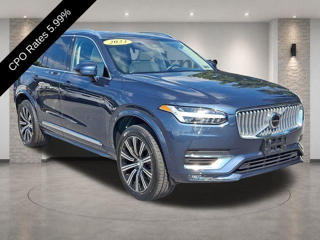 2023 Volvo XC90 B6 AWD Plus 7P in Denim Blue Metallic — front three-quarter view