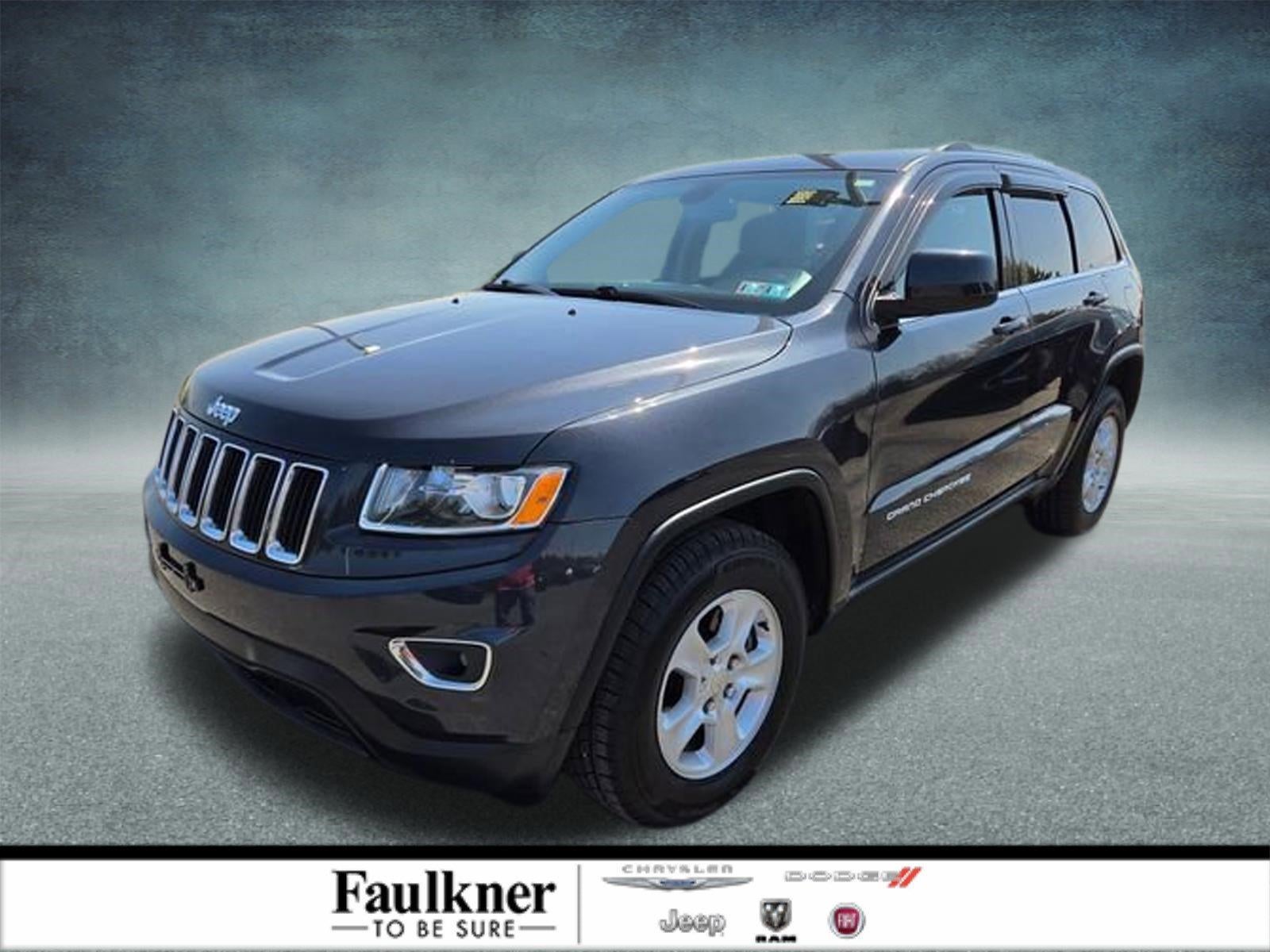 2014 Jeep Grand Cherokee 4WD 4dr Laredo in Maximum Steel Metallic Clearcoat — front three-quarter view