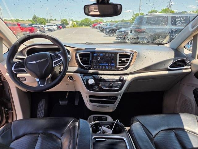 2017 Chrysler Pacifica — detail view